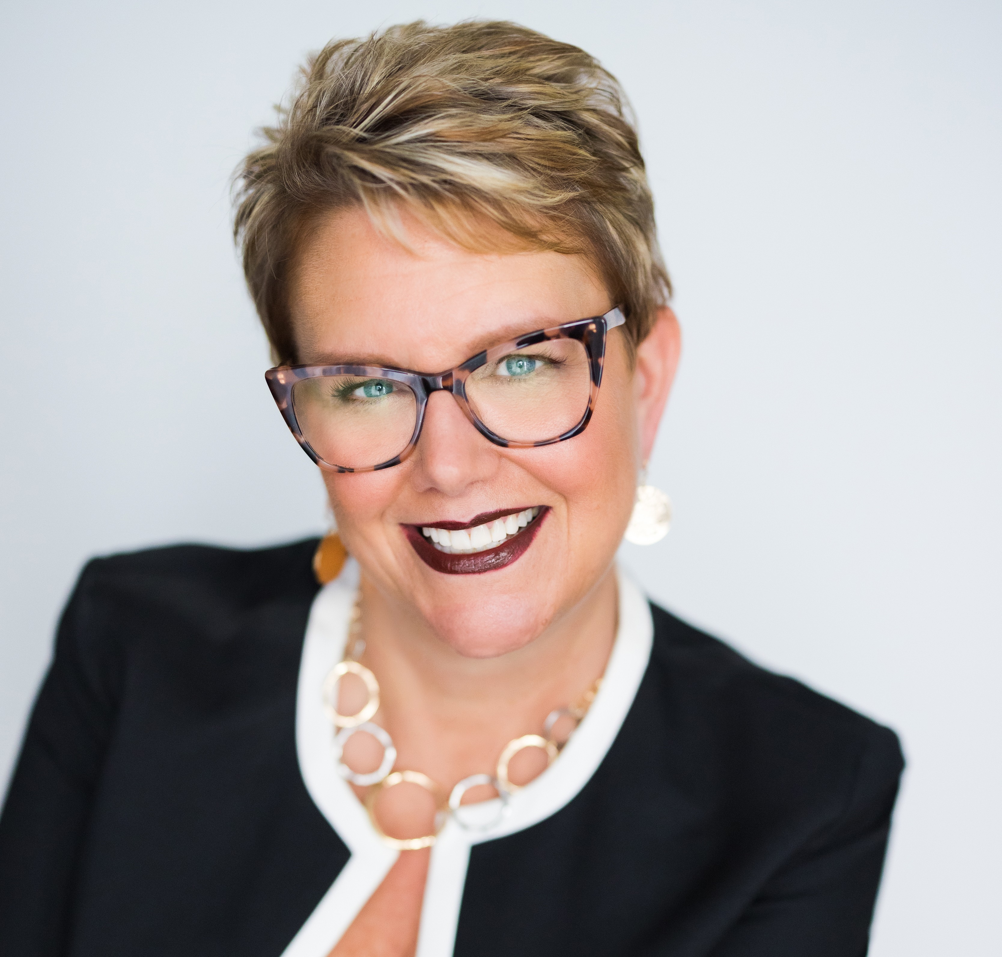 Lisa Ireland headshot